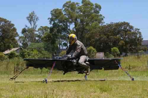 hoverbike1 500x331 Sujeito diz que conseguiu fazer uma moto sem rodas