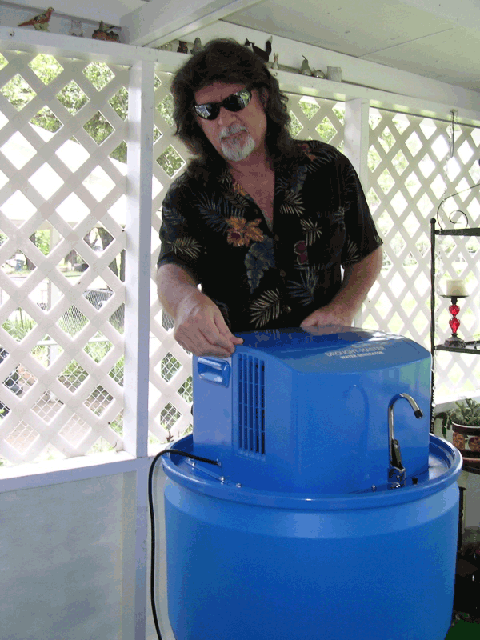 waterbarrel.gif O cara que faz água com ar