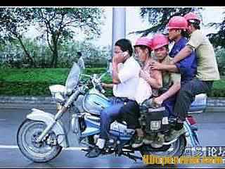 jampacked Quantas pessoas cabem na sua moto?