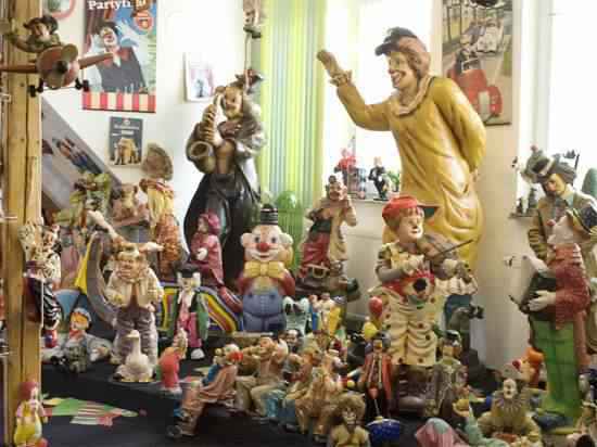 clown collection3 550x412 5 colecionadores estranhos