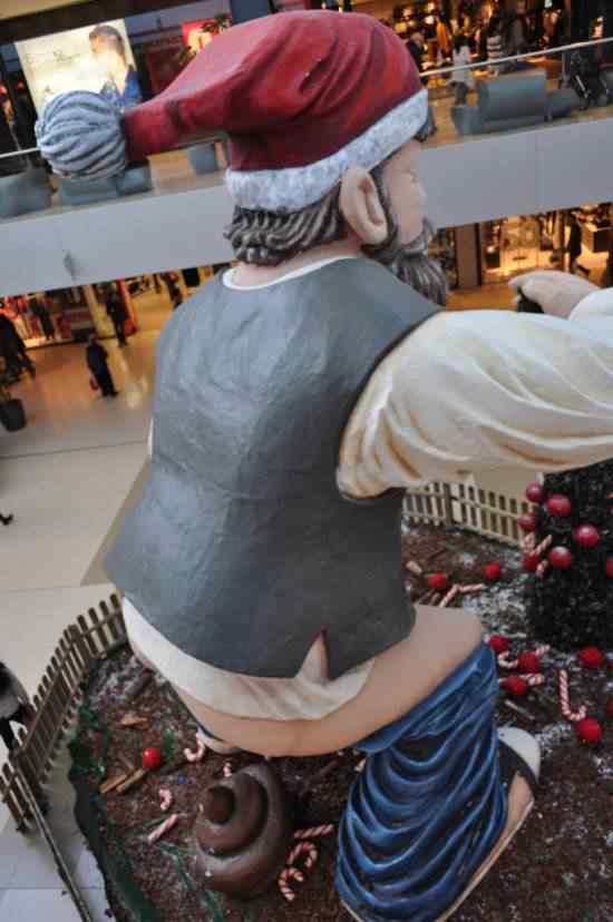 largest caganer2 550x828 O maior cagão do mundo