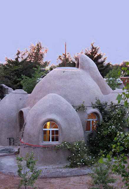 Eco dome Uma casa que lembra a do Yoda 225084large eco dome completed Eco dome Uma casa que lembra a do Yoda