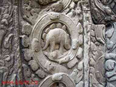O dinossauro de Angkor Wat trackscambodiastegasarussm | Lugares | ankgor wat, cadeia, camboja, dinossauro, pedra, templo