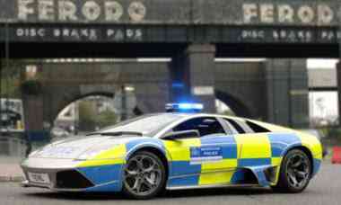 Incriveis veículos de emergência lamborghini policemet | Arte | carro, carros, design, incrível, polícia