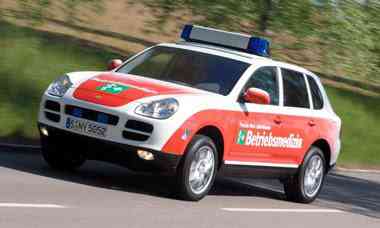 Incriveis veículos de emergência porschcayenneambulance | Arte | carro, carros, design, incrível, polícia