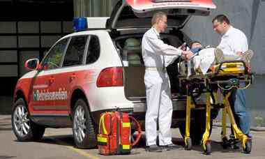 Incriveis veículos de emergência porschcayenneambulancerear | Arte | carro, carros, design, incrível, polícia