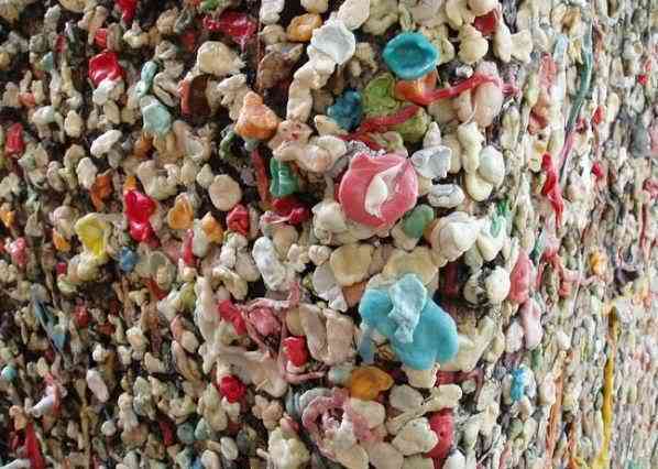 As paredes de chiclete do Bubble Gum Alley chew 07 | Bizarro | bizarro, curioso, nojento