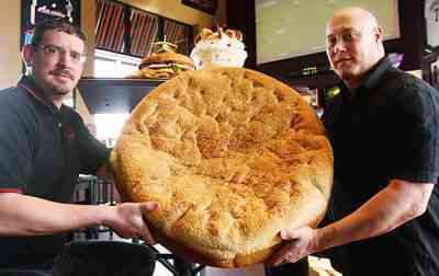 burger1 burger1 | Bizarro | bizarro, comida, curioso, gigante, Record, recorde, recordes