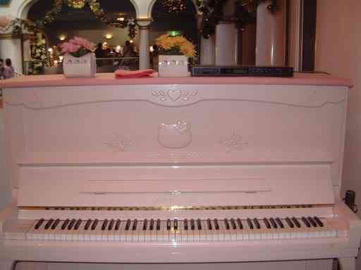 Dez produtos bizarros da Hello Kitty hello kitty piano | Curiosidades | boneca, curioso, estranho