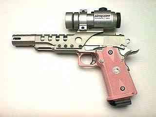 Dez produtos bizarros da Hello Kitty hellokittygun | Curiosidades | boneca, curioso, estranho