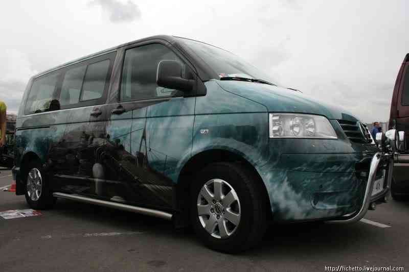 Pinturas automotivas inacreditáveis Carro clássico com pintura de flores e paisagem