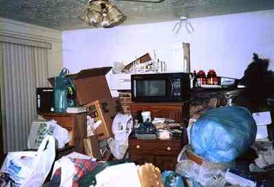 Top 5 casas bagunçadas 800px Hoarding living room | Bizarro | absurdo, bizarrice, bizarro, curioso, doença, incrível, lixo, maluco, nojento, notebook, sinistro