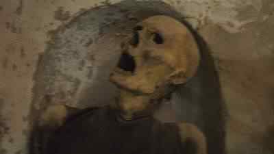 O mistério de Rosalia Lombardo 572_explorer-sicily-mummies-5_pec6h7ytenr4mwgxehecgrp6ilncurxrbvj6lwuht2ya6mzmafma_400x225