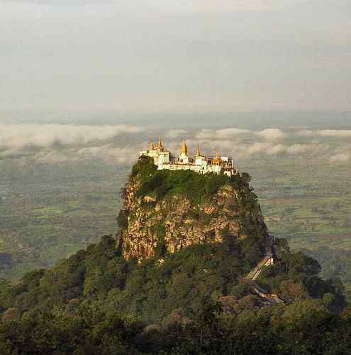 O monastério vulcânico 152498774c4e1ccfc05 1 | Bizarro | ao, aos, burma, câmera, câmeras, comida, d, dele, desta, dinheiro, ele, energia, estes, estranho, estranhos, extinto, fantasia, fica, filme, filmes, flor, foi, fonte, isso, longo, lugares, macaco, medo, national geographic, pel, popa, quase, quase mil, Record, recorde, recordes, revista, revistas, s, ter, tinha, tudo, uma, você precisa