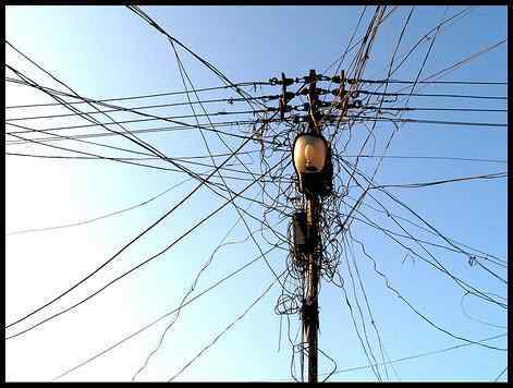 Cabos, fios, rede e bagunça 3408559353 d59556aafe o | Bizarro | absurdo, bizarro, cabeamento, cabos, curioso, fios, incrível, rede, sinistro, Tecnologia