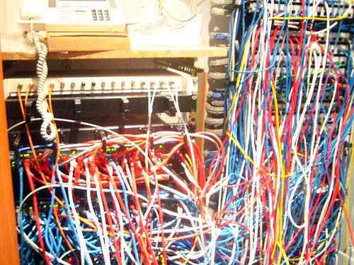 Cabos, fios, rede e bagunça CableJob7 | Bizarro | absurdo, bizarro, cabeamento, cabos, curioso, fios, incrível, rede, sinistro, Tecnologia