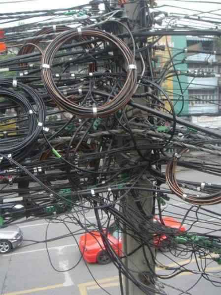 Cabos, fios, rede e bagunça WiringNightmare2 | Bizarro | absurdo, bizarro, cabeamento, cabos, curioso, fios, incrível, rede, sinistro, Tecnologia