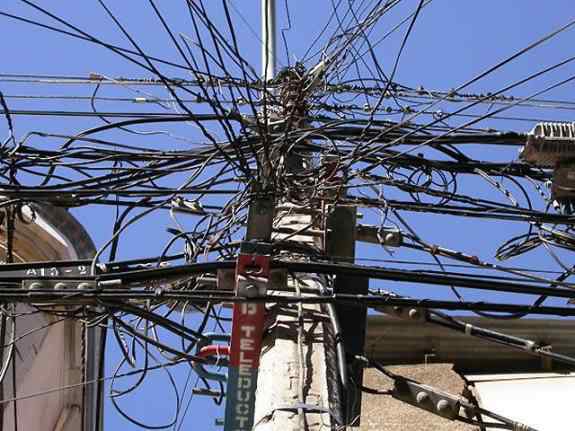Cabos, fios, rede e bagunça WiringNightmare7 | Bizarro | absurdo, bizarro, cabeamento, cabos, curioso, fios, incrível, rede, sinistro, Tecnologia