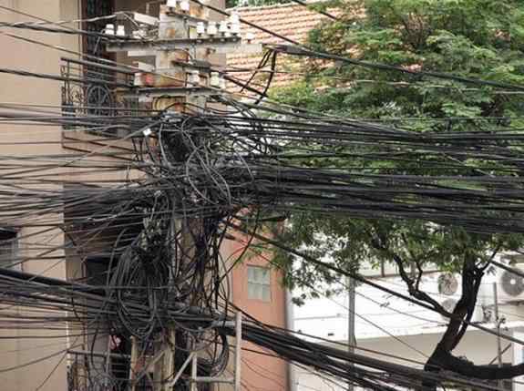 Cabos, fios, rede e bagunça WiringNightmare8 | Bizarro | absurdo, bizarro, cabeamento, cabos, curioso, fios, incrível, rede, sinistro, Tecnologia