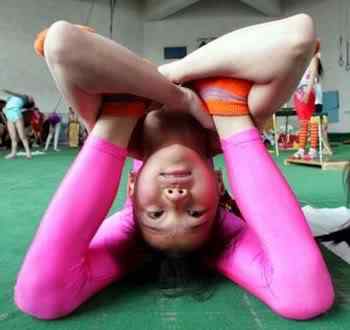 Pessoas de borracha crazy contortionist | Bizarro | absurdo, Arte, bizarro, curioso, estranho, horrível, incrível, medicina, nojento, sinistro