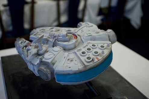 Bolo para viciado em Star Wars e outros bolos bizarros falconcake2 | Arte | Arte, bizarro, curioso, escultura, estranho, incrível, maluco