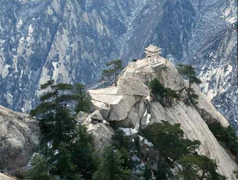Eles vivem na beira do abismo huashanwestpeaksummit | Curiosidades | ali, altura, antigo, belo, bizarro, buda, calor, caro, casa, casas, certos, china, chuva, cima, coloridas, coloris, comi coms, comida, curioso, da, delas, detalhes, ds, duas, ela, elas, ele, eles, envolve, esses, estes, fica, fonte, foram, frio, guru rinpoche, ilha, ilhas, inessante, isso, lenda, longo, lugares, mar, mars, matte painting, medo, meio, metro, monges, montanha, nada, nas sangue frio, ness, neve, outro, passeios, pela, pelas, pelos, penhasco, pessoas, ponte, pra, quem, resto, rochas, s, sangue, sem, suas, talvez, tem medo, tempo, tempos, ter, três pontes, uma, vinho