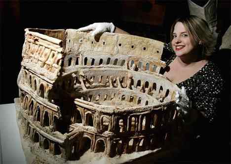 Bolo para viciado em Star Wars e outros bolos bizarros pizza colosseum | Arte | Arte, bizarro, curioso, escultura, estranho, incrível, maluco