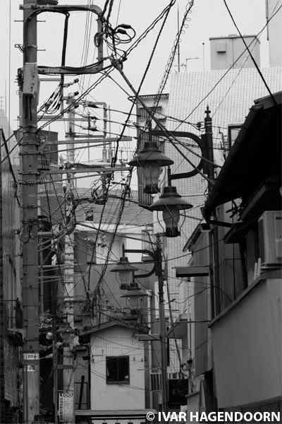 Cabos, fios, rede e bagunça tokyo 100 | Bizarro | absurdo, bizarro, cabeamento, cabos, curioso, fios, incrível, rede, sinistro, Tecnologia