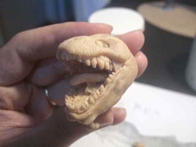 Aqua Rex parte 2 - Cobrindo com massa CIMG0495 | Arte | Arte, boneco, dicas, dinossauro, escultura, monstro