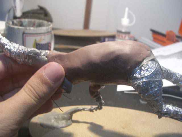 Aqua Rex parte 2 - Cobrindo com massa CIMG0500 | Arte | Arte, boneco, dicas, dinossauro, escultura, monstro