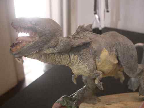Aqua Rex 4 - Finalização e pintura CIMG0624 | Arte | dicas, dinossauro, escultura, massa, monstro