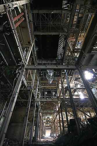 O pesadelo do bombeiro hidráulico Vista externa da enorme chaminé da usina Hearn