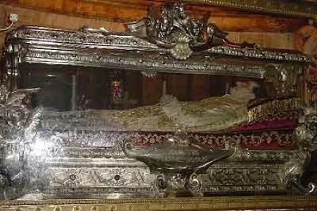Encontrado o prego que prendeu Jesus Cristo na cruz? 0817 3 the tomb of st john bosco b | Bizarro | bizarro, curioso, estranho, horrível, morte, religião, sinistro
