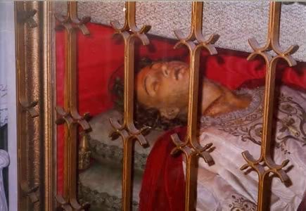 Encontrado o prego que prendeu Jesus Cristo na cruz? silvan1 tm | Bizarro | bizarro, curioso, estranho, horrível, morte, religião, sinistro