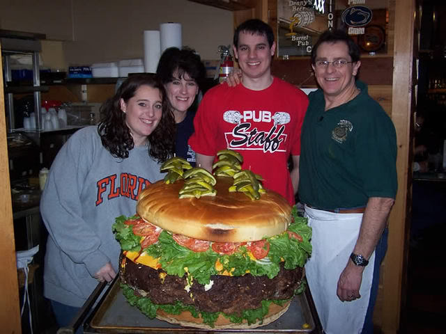 Sandubão grotesco monstro | Bizarro | big mac, bizarro, gigante, incrível, sanduíche