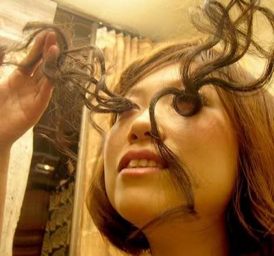 Olha só a moda bizarra dos cílios compridos Photobucket
