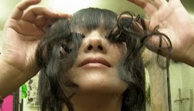 Olha só a moda bizarra dos cílios compridos Photobucket