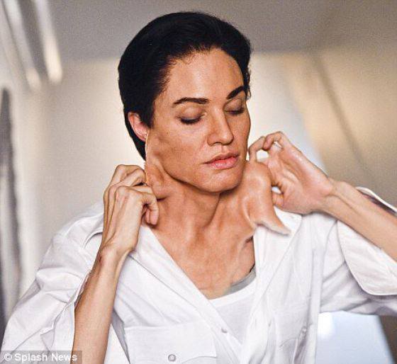 Quem é este cara? Processo de maquiagem de Angelina Jolie para o disfarce masculino