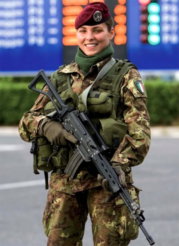 A hacker a soldado, política, a espiã, a policial e a Dj mais bonitas do mundo Photobucket
