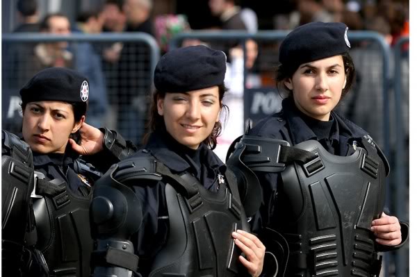 A hacker a soldado, política, a espiã, a policial e a Dj mais bonitas do mundo Photobucket