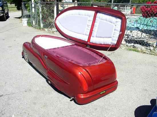 Cruisin-caskets2-550x411 Cruisin caskets2 | Arte | caixão, carro, carros, cerveja, concept, design, estranho, maluco, morte