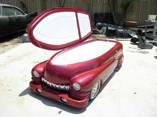 Cruisin-caskets3-550x411 Cruisin caskets3 | Arte | caixão, carro, carros, cerveja, concept, design, estranho, maluco, morte