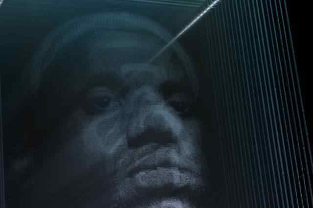 lebronclose Close-up do retrato em vidro de LeBron James mostrando os detalhes
