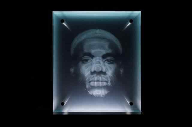 lebronfront-reg Retrato em vidro de LeBron James visto de frente