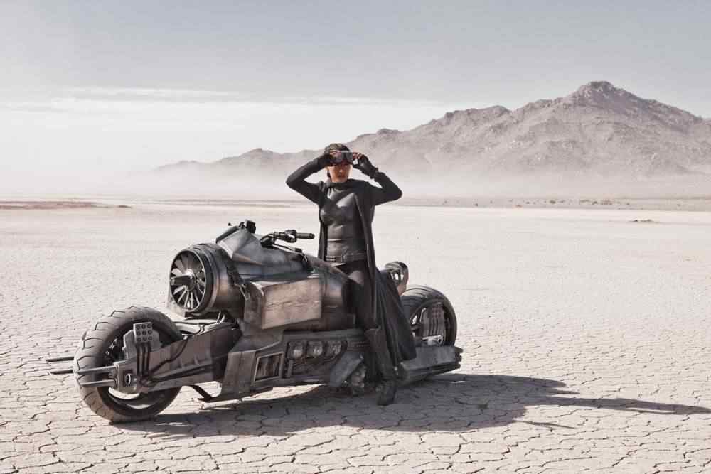 maggie-q-priest-bike-1 maggie q priest bike 1 | Dicas | Arte, cinema, concept, design, efeitos especiais, escultura, moto