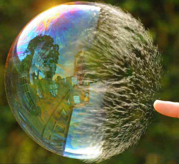 bubble_bursting bubble bursting | Arte | Arte, fotografia