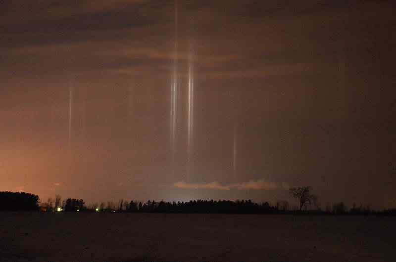 Luz misteriosa intrigante Lights pillars | Polêmica | estranho, luz, mistério, ufiologia, video