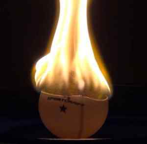 O que acontece quando você põe fogo em mais de 2000 bolinhas de ping-pong? ping-pong-2