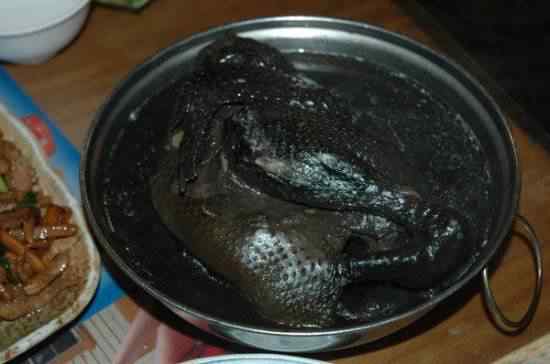 Frango preto, um rango meio bizarro black-chicken4-550x364