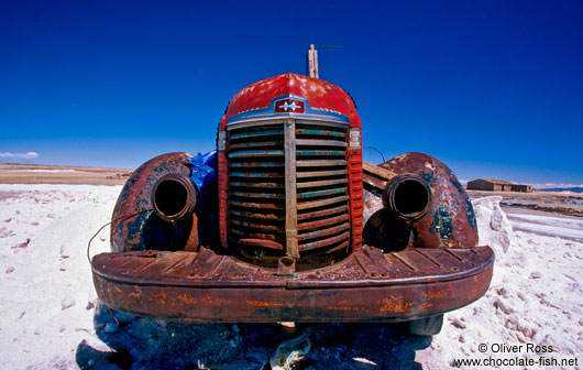 O mundo de sal: O incrível e acachapante Salar de Uyuni Salar-de-Uyuni-car-wreck